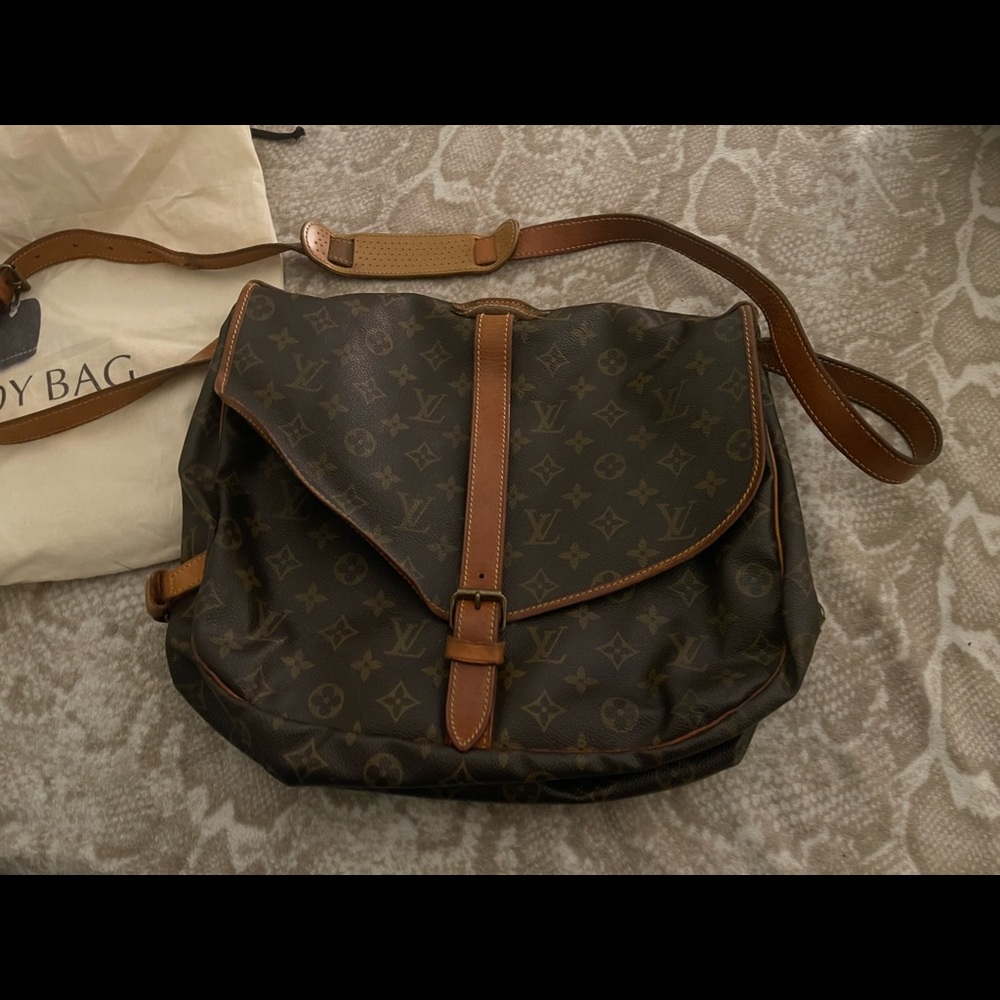 Louis Vuitton Saumur 35 Brown Messenger Bag 5238 (Authentic Pre-owned)